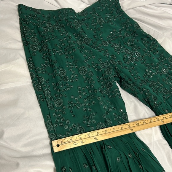 Kurta kameez sleeveless top. Emerald Green 2 piece thread embroidery. Sharara S - Picture 14 of 17
